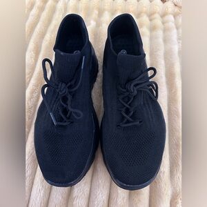 Ruibao “TikTok” comfort sneakers, size 42/10.5 in black. No tags-like new.